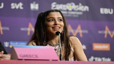 Μαρίνα Σάττι: Απαντά πρώτη φορά για τα χασμουρητά και τις γκριμάτσες στη συνέντευξη τύπου