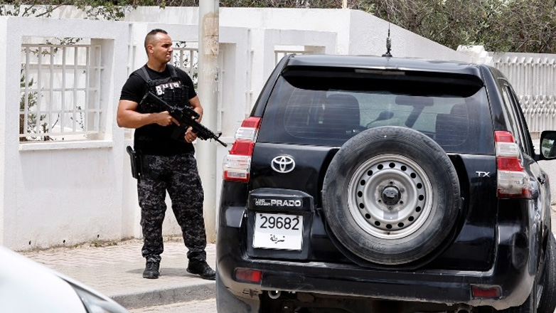 Τυνησία: Εισβολή αστυνομικών σε γραφεία δικηγορικού συλλόγου – Διακόπηκε βίαια η τηλεοπτική μετάδοση