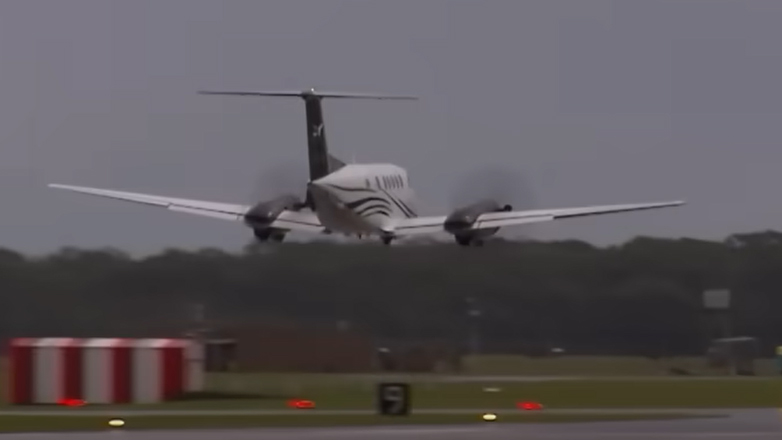 Συγκλονιστικό βίντεο: Αεροπλάνο προσγειώθηκε χωρίς ρόδες