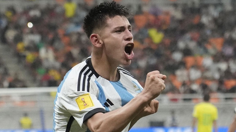 Μάντσεστερ Σίτι: Δίνει δανεικό τον Κλαούντιο Ετσεβέρι στην Τζιρόνα