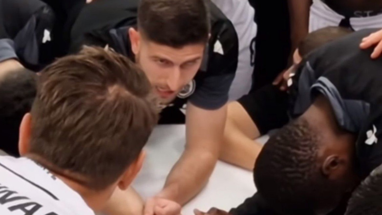 Η ομιλία του Σβαμπ πριν το ντέρμπι με τον Ολυμπιακό: «Θα βγούμε στο γήπεδο σαν πεινασμένα λιοντάρια»