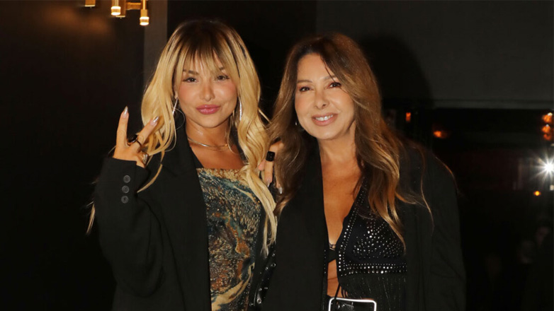 Josephine: Βραδινή έξοδος με τη μητέρα της που είναι γνωστή τραγουδίστρια