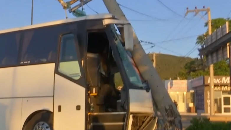 Πούλμαν έπεσε σε κολώνα στη Λεωφόρο Λαυρίου