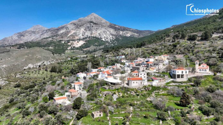 Το ορεινό χωριό Φυτά με τη μαγευτική θέα στο Αιγαίο Πέλαγος