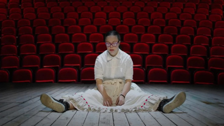 «Λώξη»: H πρώτη επαγγελματίας ηθοποιός με σύνδρομο Down στην Ελλάδα