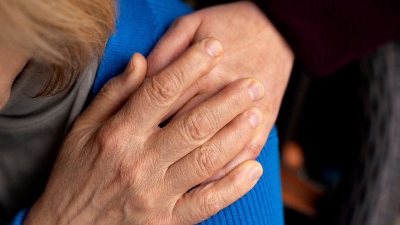 Φρίκη στην Aχαΐα: 23χρονος προσποιούνταν ότι έψαχνε δουλειά και βίασε 62χρονη σε χωράφι