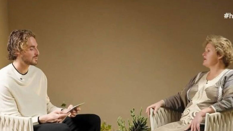 Ο Στέφανος Τσιτσιπάς πήρε συνέντευξη από τη μητέρα του!