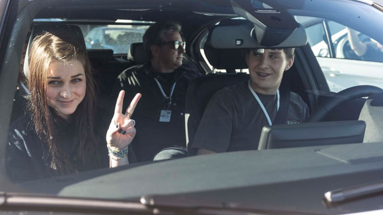 Μάθε παιδί μου οδήγηση! Γιατί οι νέοι δεν ενδιαφέρονται πλέον να πιάσουν τιμόνι;