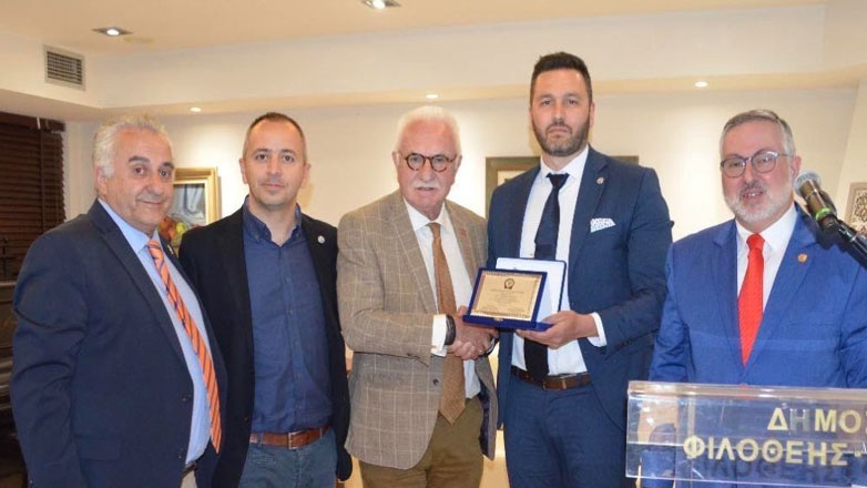 Η AHEPA Ψυχικού και η αθλητική ένωση αστυνομίας τίμησαν τον Γιώργο Τσούκαλη για τον μακρόχρονο αγώνα του ενάντια στην αρχαιοκαπηλία