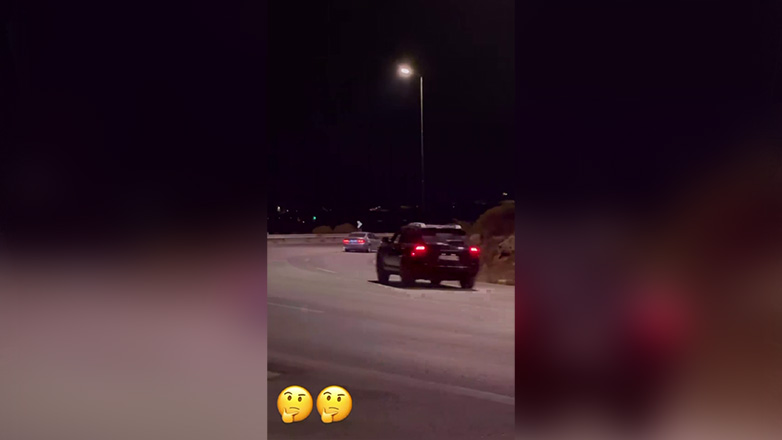 Η στιγμή που η Porsche Cayenne της ελληνικής αστυνομίας καταδιώκει BMW στα Λιμανάκια (Βίντεο)