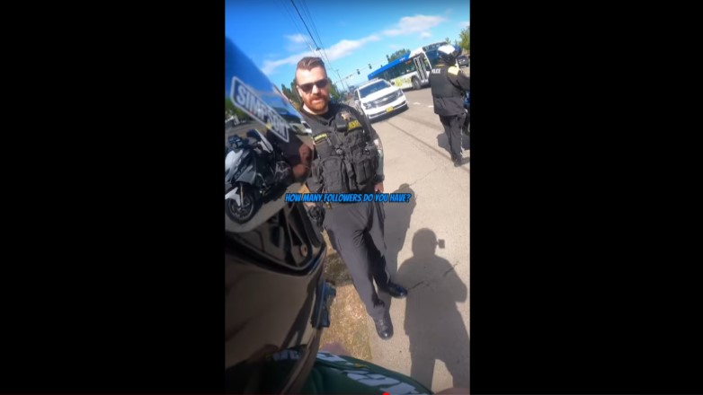 Αστυνομικοί αναγνωρίζουν “κάγκουρα” από τα βίντεο του στο Instagram