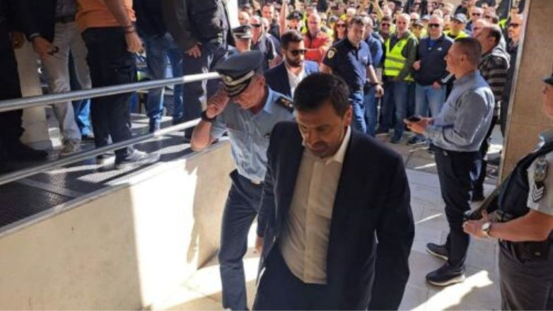 Αστυνομικοί γιούχαραν τον υφυπουργό Προστασίας του Πολίτη στα Ιωάννινα