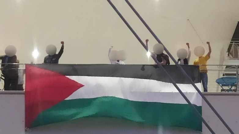 Παρέμβαση του Ρουβίκωνα στο Ίδρυμα Σταύρος Νιάρχος για την Παλαιστίνη