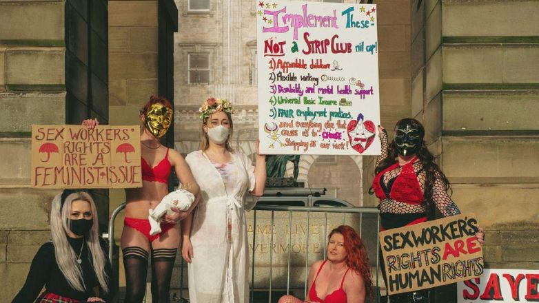 Σάλος με νέο νόμο στο Βέλγιο: Οι μαστροποί μπορούν να καταγγέλλουν ιερόδουλες που αρνούνται σεξ με πελάτη Σάλος με νέο νόμο στο Βέλγιο: Οι μαστροποί μπορούν να καταγγέλλουν ιερόδουλες που αρνούνται σεξ με πελάτη