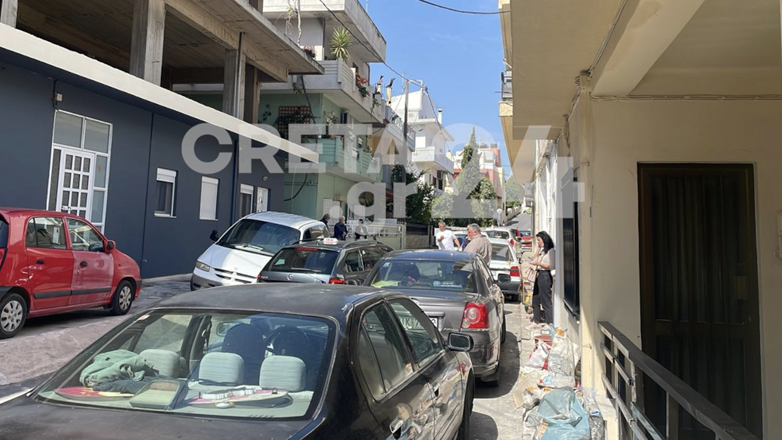 Γυναίκα βρέθηκε νεκρή δίπλα στον ανήμπορο σύζυγό της