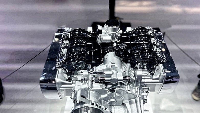 8κύλινδρος κινητήρας μοτοσυκλέτας από την Κίνα!