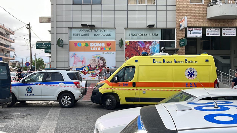 Mενίδι: Γυναίκα εντοπίστηκε νεκρή με τραύματα στη μέση του δρόμου