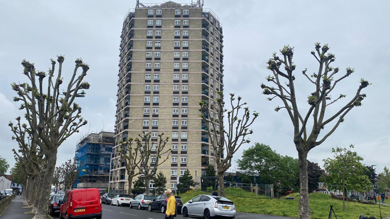 Ένα πεντάχρονο αγόρι έπεσε από τον 15ο όροφο πολυκατοικίας