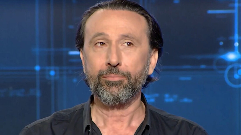 Ο Ρένος Χαραλαμπίδης εξομολογείται: «Μετανιώνω που ασχολήθηκα με την πολιτική, σοκαριστικά τραυματική εμπειρία»