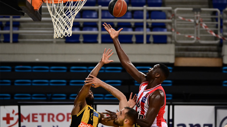 Έτρεξε με… 100 στα ημιτελικά ο Ολυμπιακός