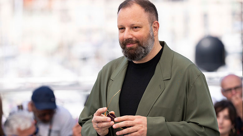 «Kinds of Kindness»: Πότε κάνει πρεμιέρα στην Ελλάδα η πολυαναμενόμενη ταινία του Γ. Λάνθιμου