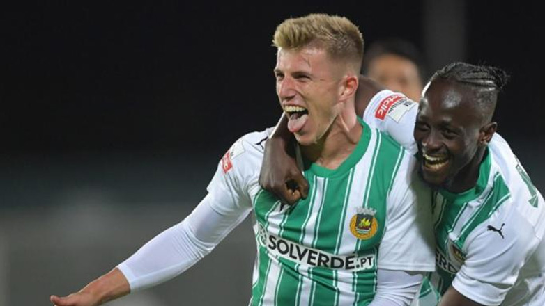 Στον Ολυμπιακό ο Κοστίνια