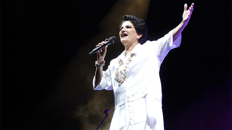 Η Άλκηστις Πρωτοψάλτη live στον Κήπο του Μεγάρου