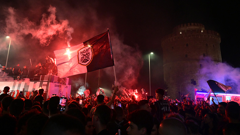 Ολονύχτιο γλέντι του ΠΑΟΚ στον Λευκό Πύργο