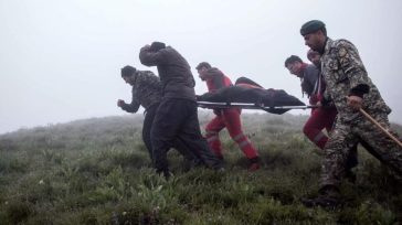 Ραΐσι: Συγκλονιστικές εικόνες κατά την μεταφορά των σορών από το σημείο συντριβής του ελικοπτέρου