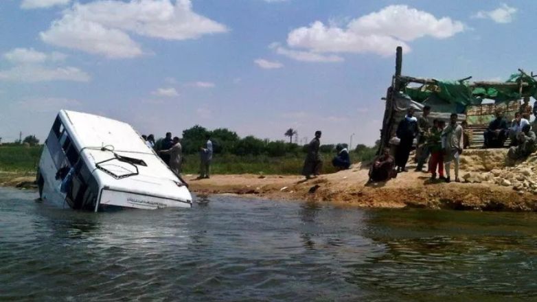 Τραγωδία στην Αίγυπτο: Τουλάχιστον 10 νεκροί από πτώση μίνι βαν στον Νείλο