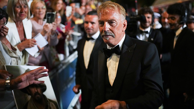 Η μεγάλη συγκίνηση του Κέβιν Κόστνερ στις Κάννες