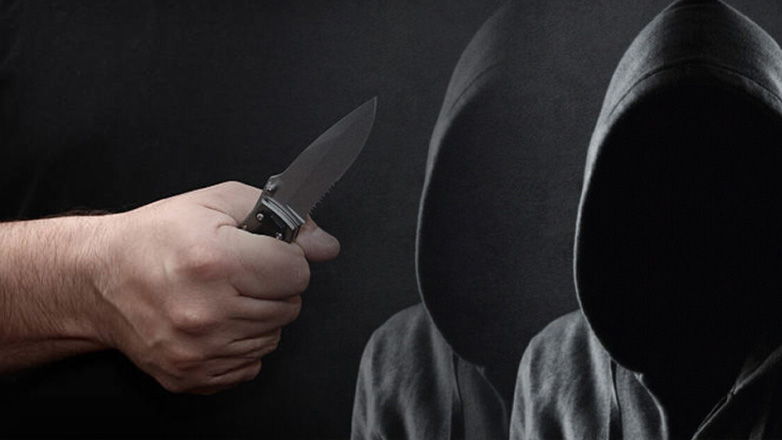 Τρόμος στη Χαλκίδα: Έβγαλαν μαχαίρια και τον λήστεψαν στο κέντρο της πόλης