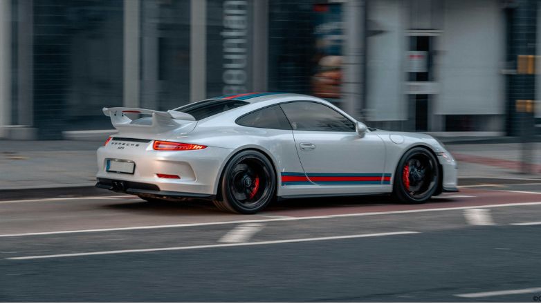 Πώς η κάμερα super car «συνέλαβε» κλέφτη με… 13 ονόματα στα νότια προάστια