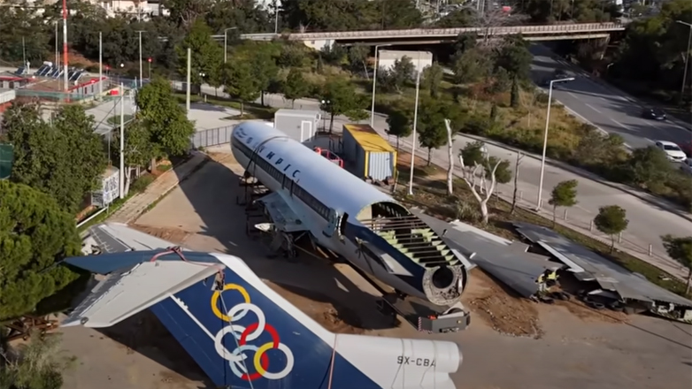 Το Boeing 727 του Ωνάση «προσγειώθηκε» στη Λ. Βουλιαγμένης