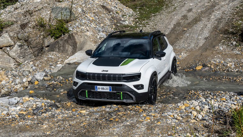Jeep Avenger: Νέα έκδοση 4xe με έξυπνη τετρακίνηση που προσφέρει Off Road ικανότητες και EV κίνηση στην πόλη
