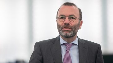 Βέμπερ για φον ντερ Λάιεν: Αν αποτύχει, διακινδυνεύουμε να καταλήξουμε σε μια Ευρώπη με πολλή αστάθεια