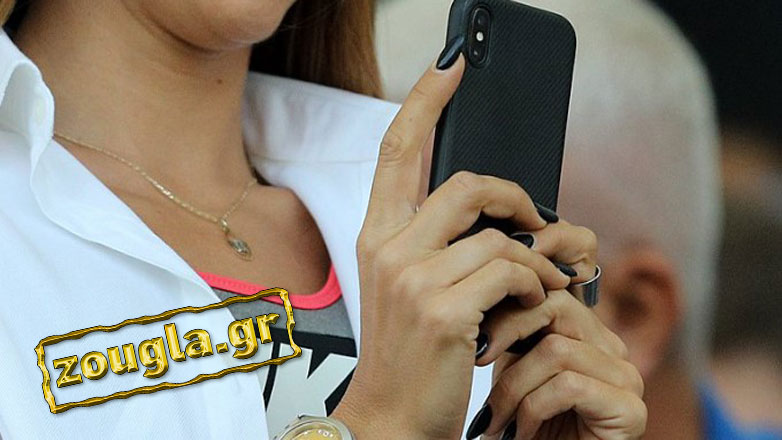 Αστυνομικός βρήκε και παρέδωσε κινητό τηλέφωνο