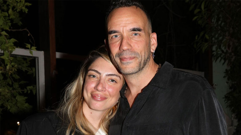 Συγκινεί ο Πάνος Μουζουράκης για τη γέννηση της κόρης του: «Γέμισε το κενό που ένιωθα όλα αυτά τα χρόνια»