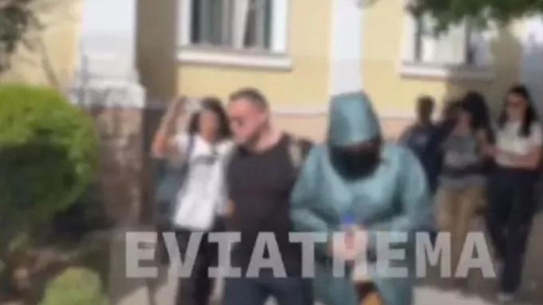 Θύμα κυκλώματος εφοριακών: «Έδωσα 5.000 ευρώ για να απεγκλωβιστώ από τους εκβιασμούς τους»