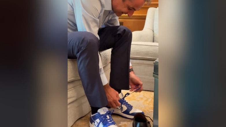 Μετά τα παπούτσια ΠΑΣΟΚ ήρθαν τα παπούτσια…ΝΔ