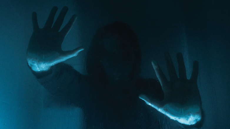 Θεσσαλονίκη: Mάνα και γιος εξωθούσαν 22χρονη στην πορνεία