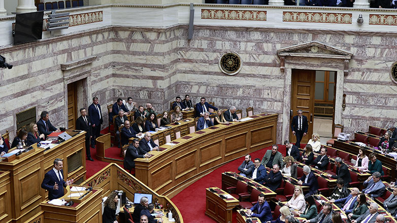 «Μάχη» στη Βουλή για την ακρίβεια – Αντιπαράθεση των πολιτικών αρχηγών