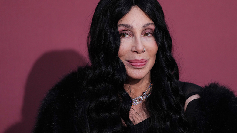 Η Σερ θα ψυχαγωγήσει τους καλεσμένους σε ένα λαμπερό φιλανθρωπικό γκαλά για το AIDS στις Κάννες