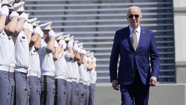 Ο Μπάιντεν δηλώνει ξανά «αποφασισμένος» να μην στείλει Αμερικανούς στρατιώτες στην Ουκρανία