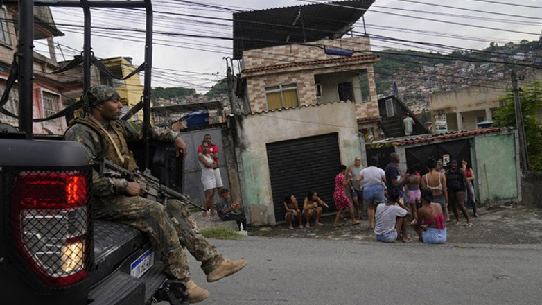 Φρίκη στη Βραζιλία: Έφηβος σκότωσε με σφυρί τους θετούς γονείς του και τους έκαψε