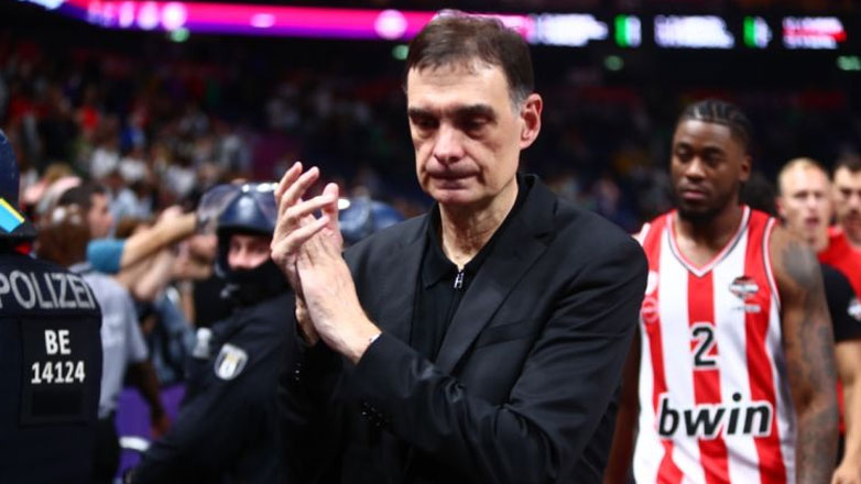 Μπαρτζώκας: «Έχουμε ακόμη έναν τίτλο… σηκωθείτε όρθιοι παρακαλώ»