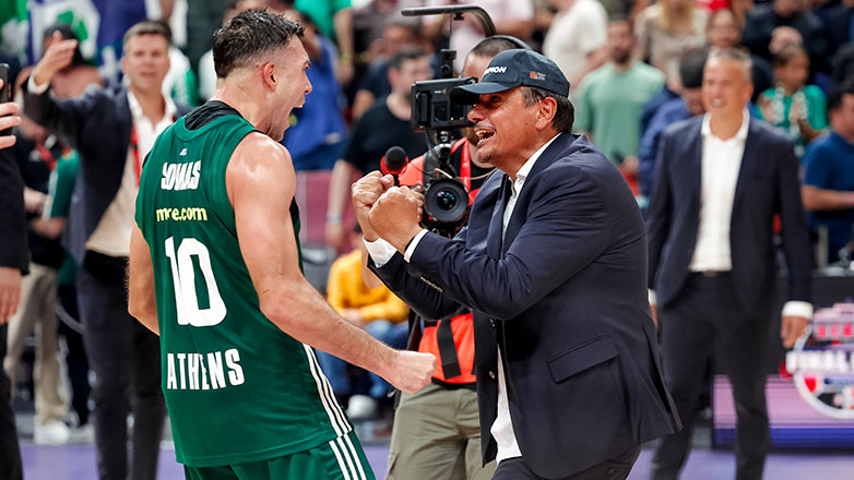 Παναθηναϊκός ΑΚΤΟΡ: Η αποθέωση του Σλούκα στ’ αποδυτήρια από τους συμπαίκτες του – «Ποιος; Εσύ!»