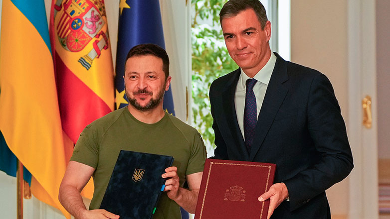 Σάντσεθ: Η Ισπανία δεσμεύεται να παράσχει στρατιωτική βοήθεια ενός δισ. ευρώ στην Ουκρανία Σάντσεθ: Η Ισπανία δεσμεύεται να παράσχει στρατιωτική βοήθεια ενός δισ. ευρώ στην Ουκρανία