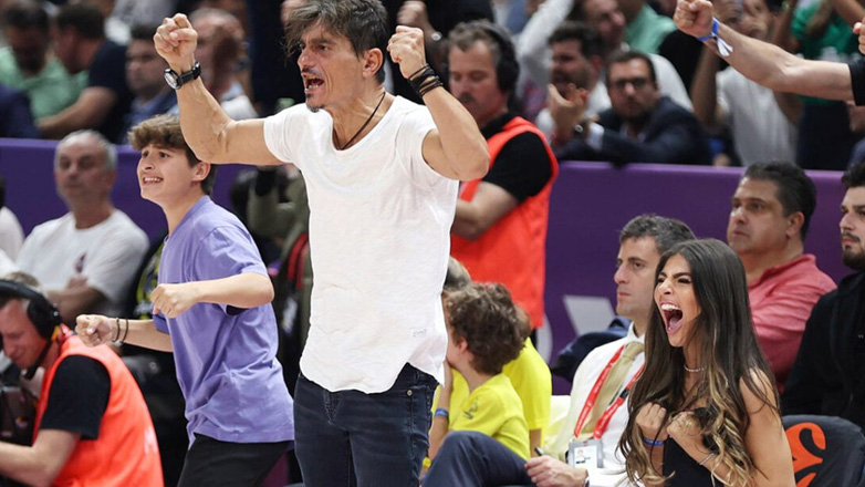 Δημήτρης Γιαννακόπουλος: Η σπάνια οικογενειακή φωτογραφία που δημοσίευσε με το τρόπαιο της EuroLeague στο Βερολίνο