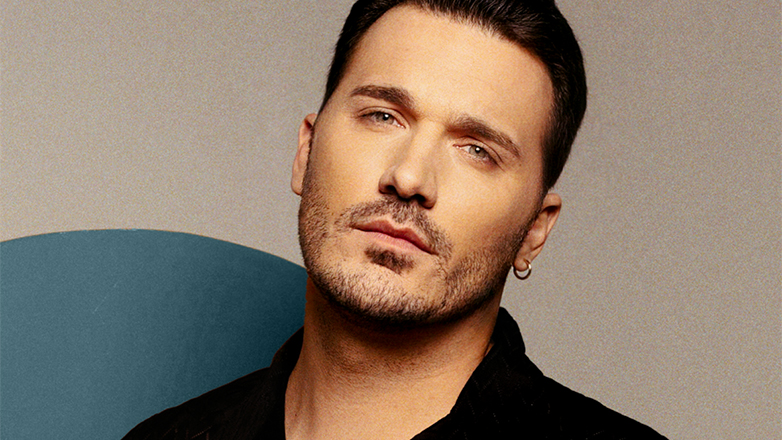 «Αραιά και Που» – Το νέο music video του Βασίλη Οικονόμου είναι αφιερωμένο σε όλους τους έρωτες που δεν «περνάνε»